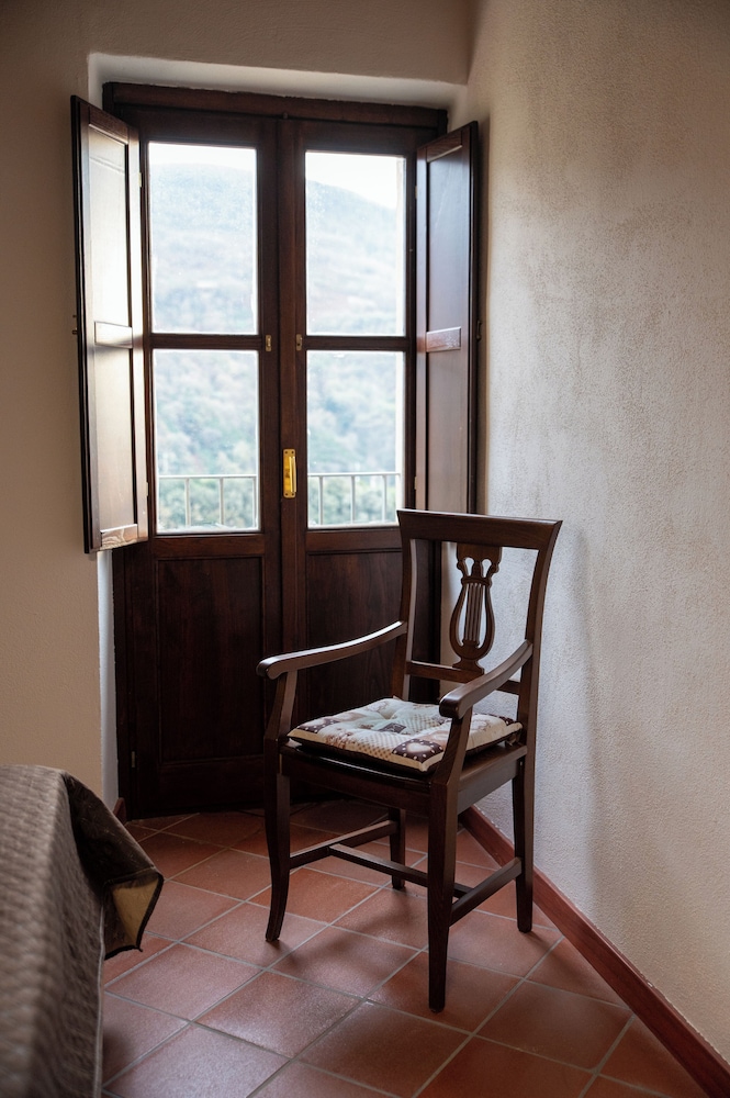 Basic Triple Room, Private Bathroom, Mountain View