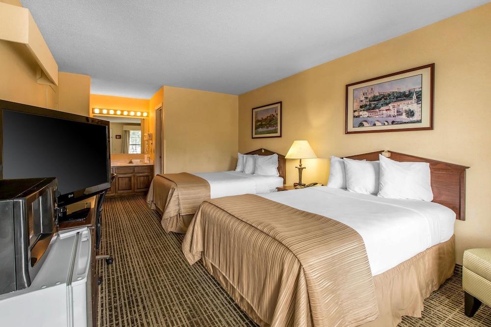 Standard Room, 2 Double Beds, Non Smoking - Photo 2