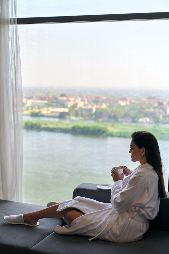 Studio Suite, 1 King Bed, Smoking, City View - Photo 14