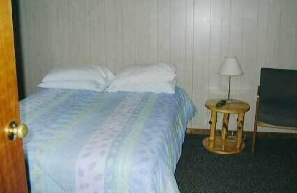 Cabin, 1 Queen Bed with Sofa bed, Kitchen, Partial Lake View photo 1