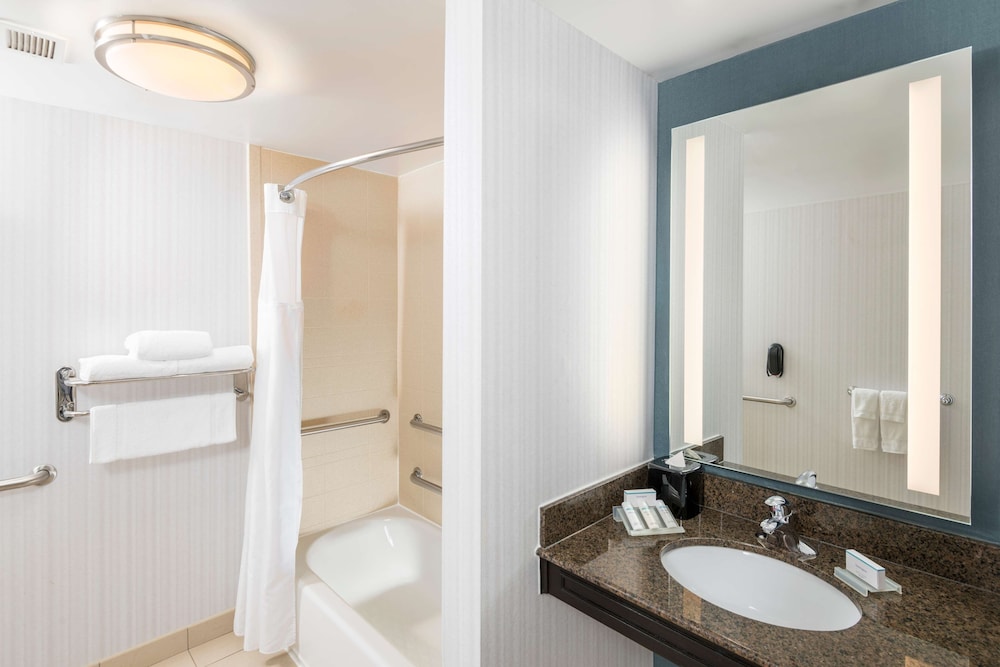 Room, 2 Queen Beds, Accessible, Bathtub (Mobility & Hearing) - Photo 3