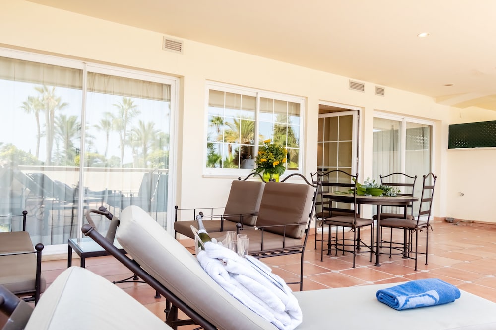 Superior Apartment, 2 Bedrooms, Pool View - Photo 9