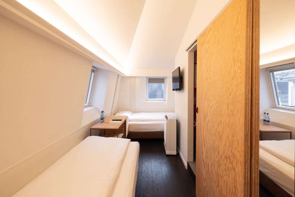 Twin Room - Photo 1