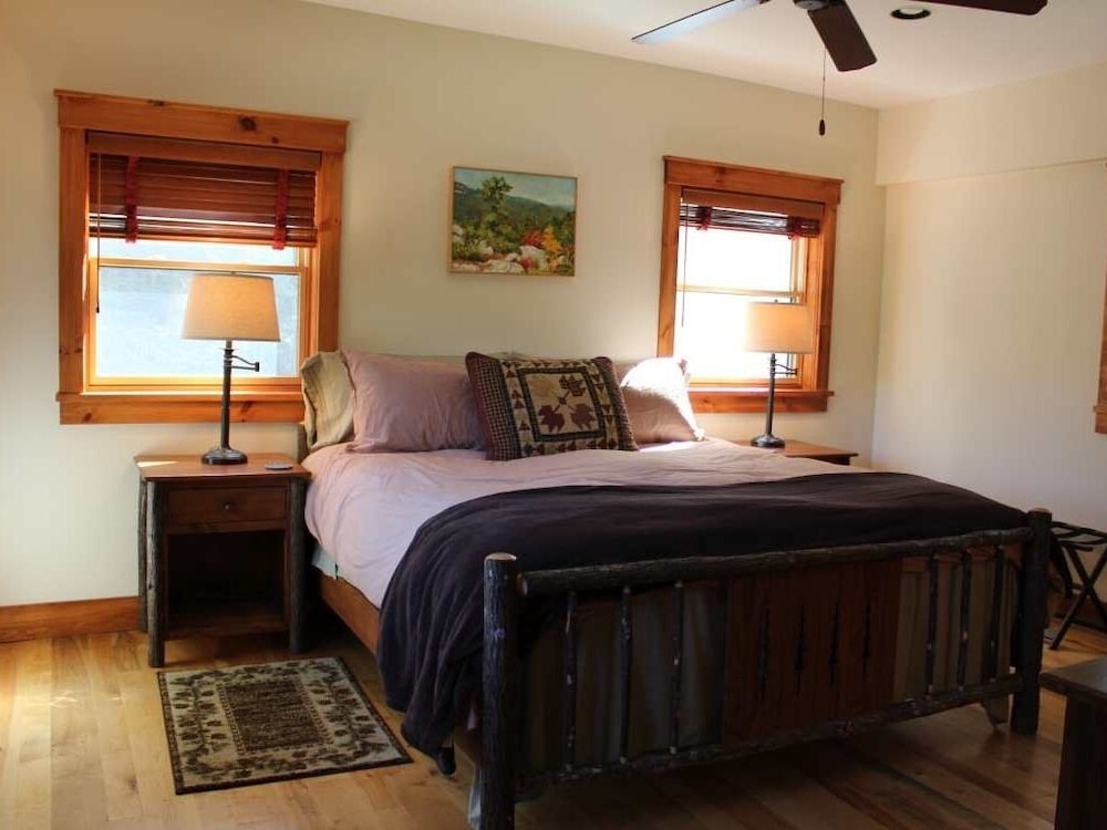 Deluxe Cabin, Ensuite, Mountain View (Sentinel Cabin) photo 3