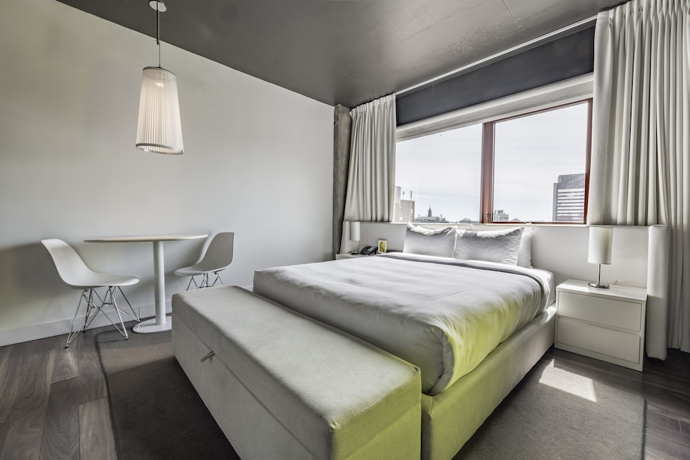 Standard Room, 1 Queen Bed (Pop) - Photo 3
