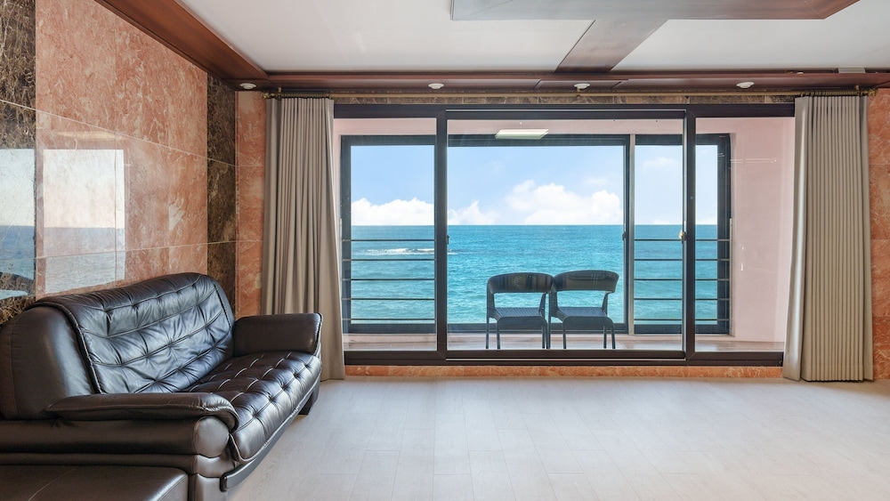Basic Room, 2 Bedrooms (A201) photo 3