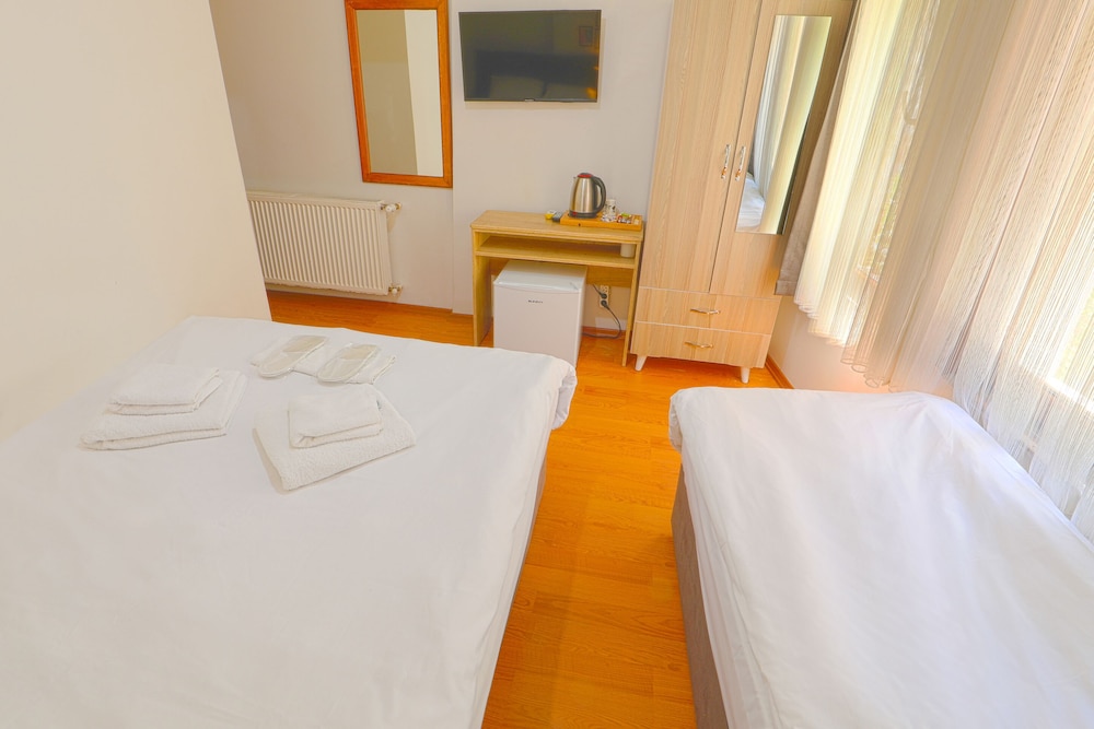 Triple Room, City View photo 3