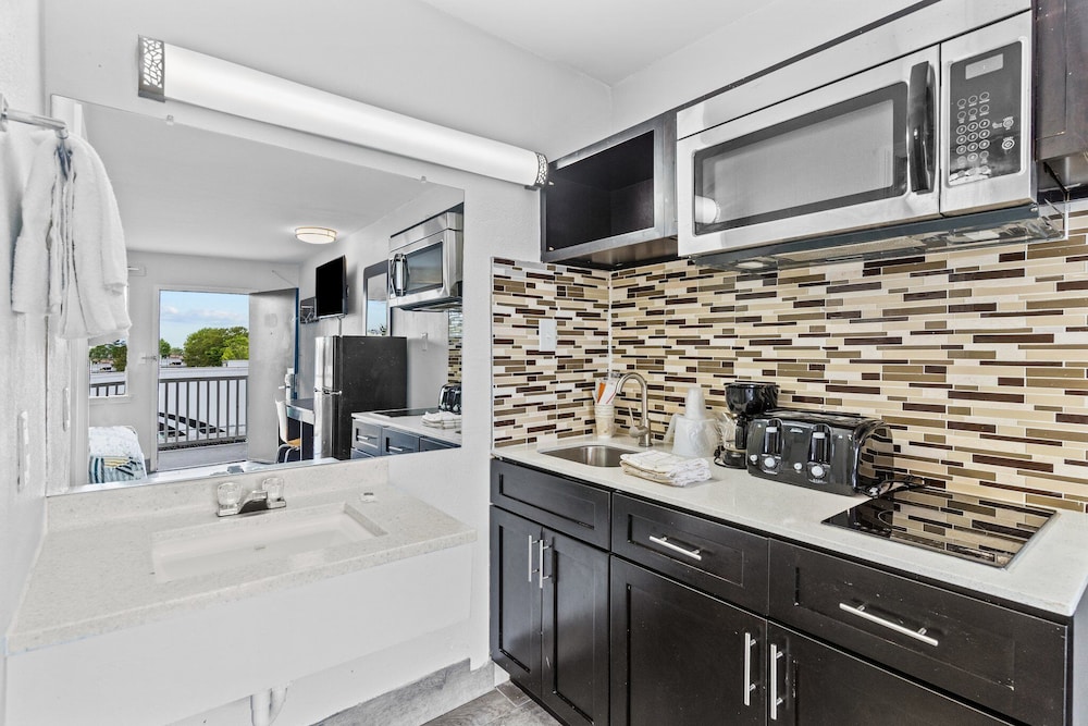 Standard Room, 2 Queen Beds, Non Smoking, Kitchen - Photo 8