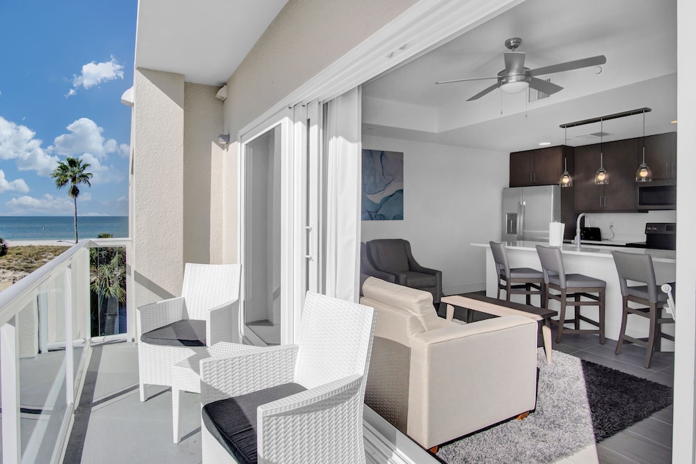 Standard Suite, 2 Bedrooms, City View photo 3