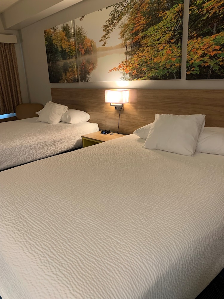 Studio Suite, 1 King Bed, Non Smoking - Photo 2