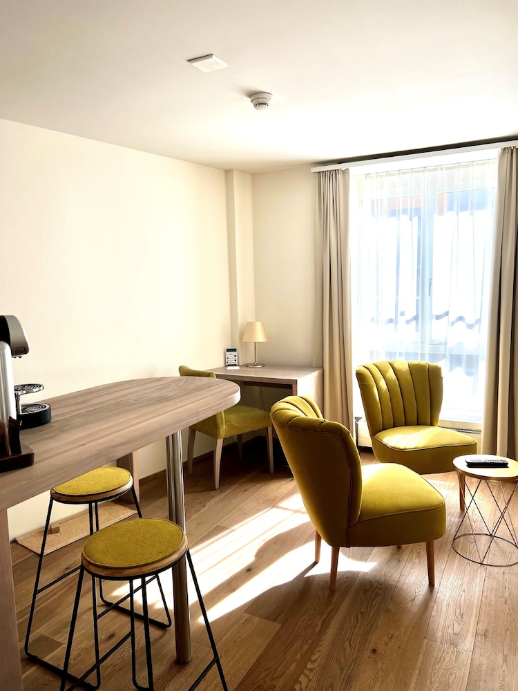 Superior Studio, 1 Queen Bed, Non Smoking, Kitchenette photo 2