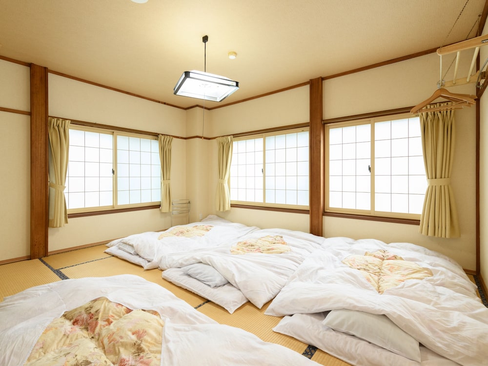 Japanese Room with Shared Washroom - Quadruple (Non-Smoking)