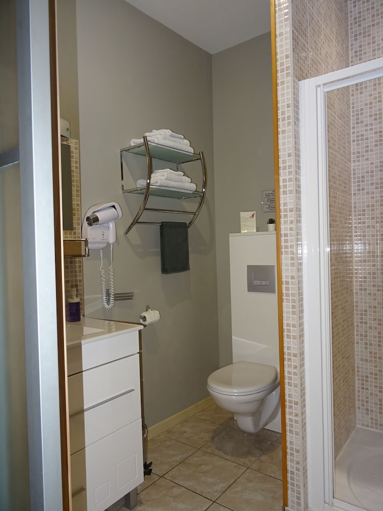 Double Room (Chartreuse) photo 2