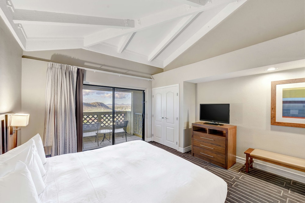 Room, 1 King Bed, Mountain View - Photo 1