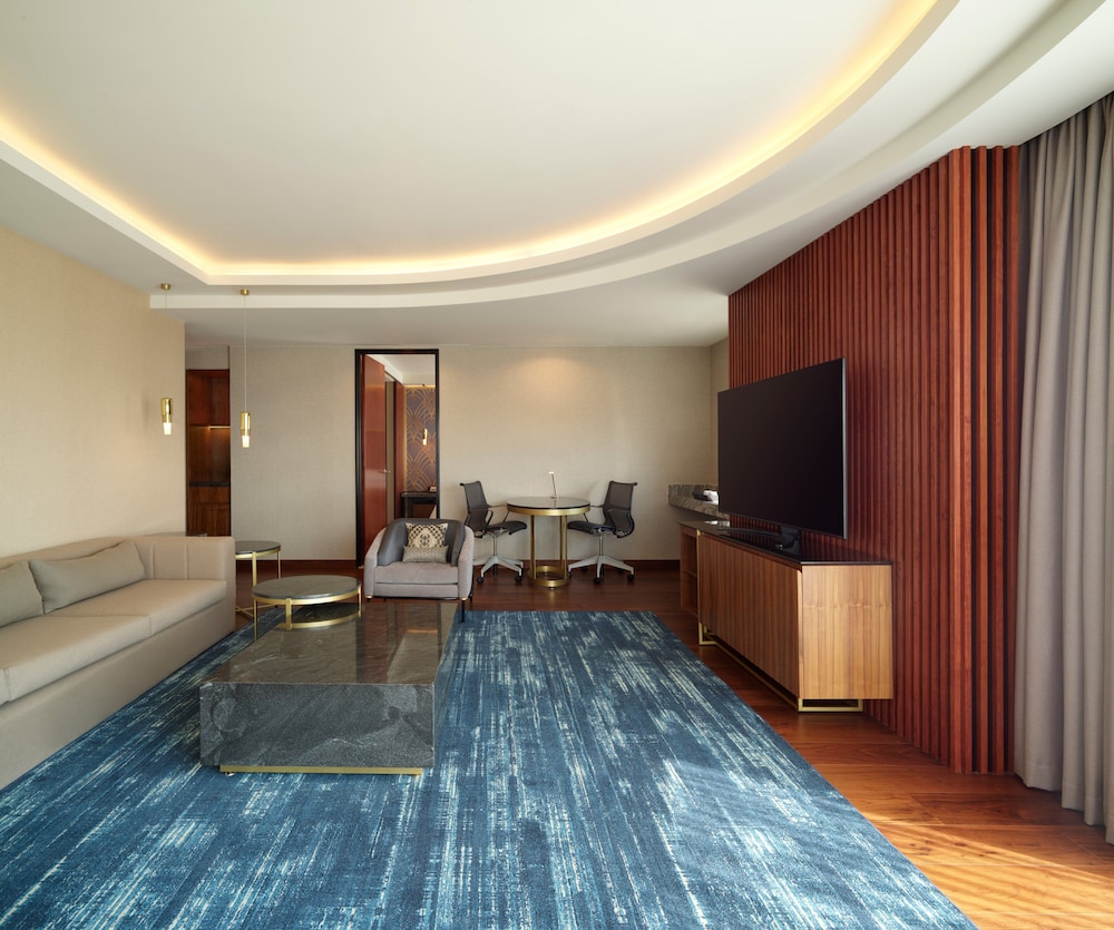 Junior Suite, 1 King Bed, Park View