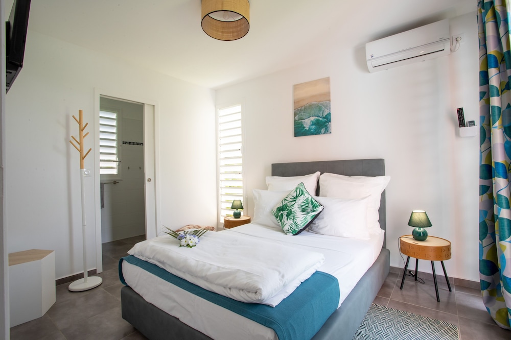 Exclusive Suite, 1 Queen Bed with Sofa bed, Balcony, Pool View photo 3