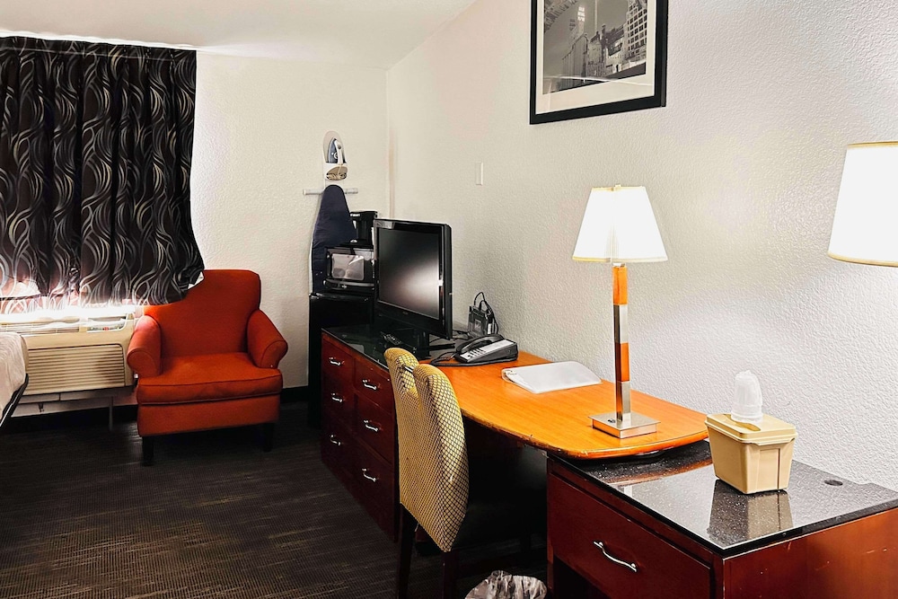Suite, Multiple Beds, Non Smoking (Upgrade) photo 3
