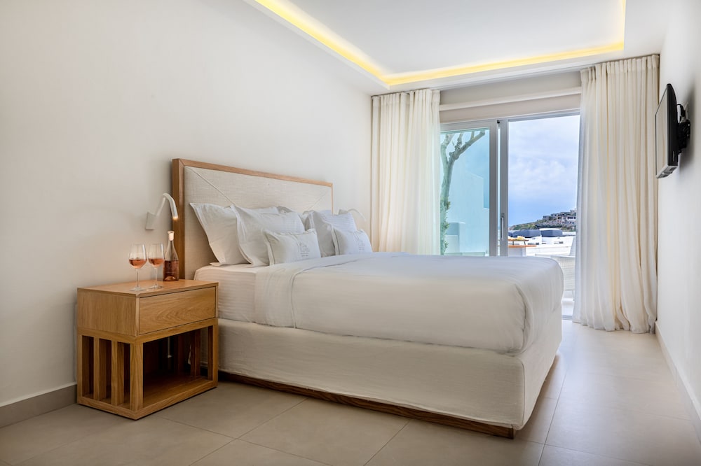 Executive Suite, Jetted Tub, Sea View with Private pool - Photo 6