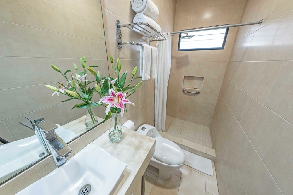 2 Double Beds, Premium Room, Balcony - Photo 5