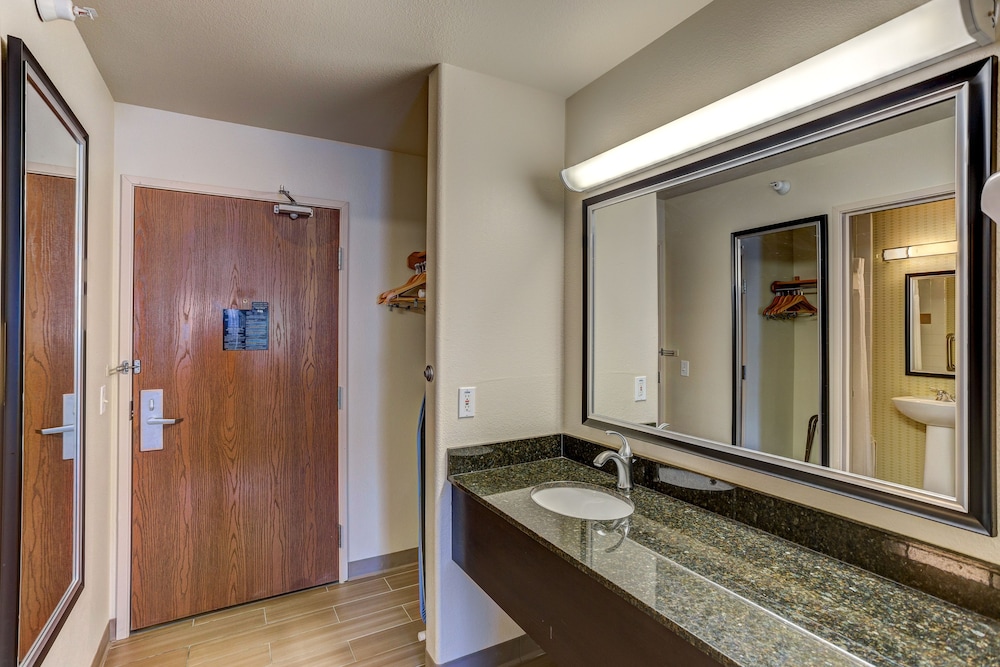 Suite, 1 King Bed