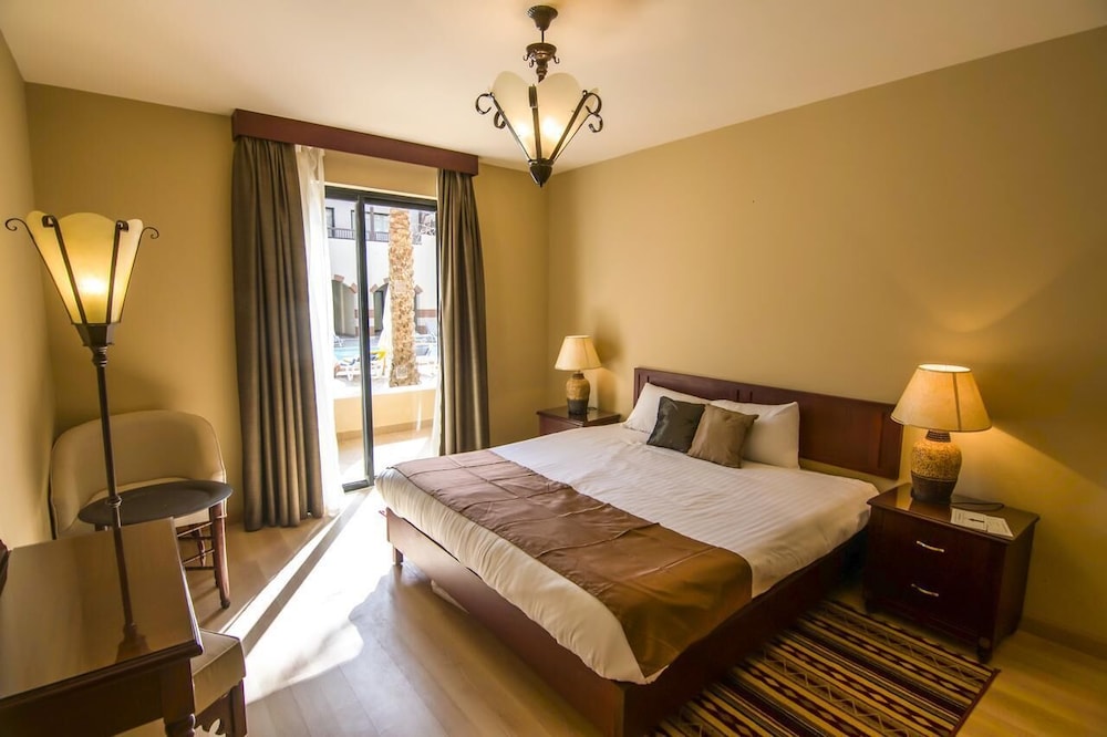 Junior Studio Suite, 1 King Bed, Lagoon View - Photo 4
