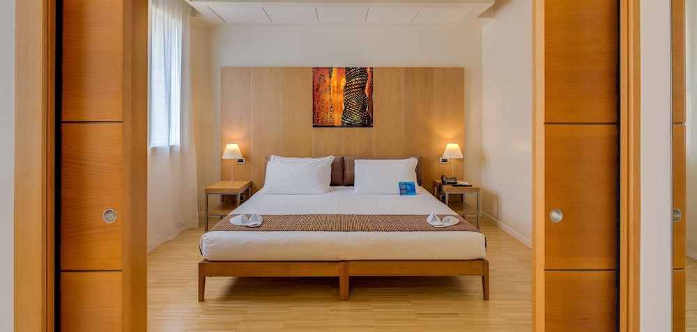 Junior Suite, 1 King Bed - Photo 6