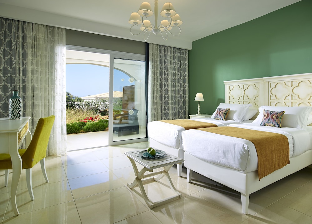 Deluxe Room, Garden View (Family) thumbnail 5