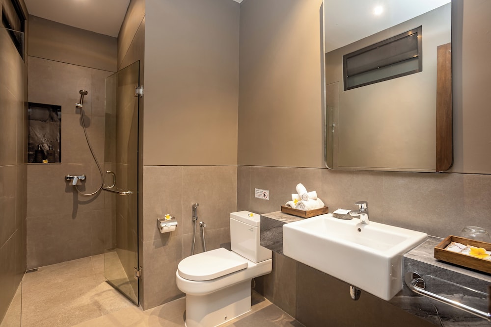 Suite with Pool View and Free Afternoon Tea - Photo 4