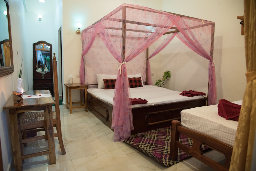 Deluxe Room, 1 King Bed, Accessible, Garden View photo 2