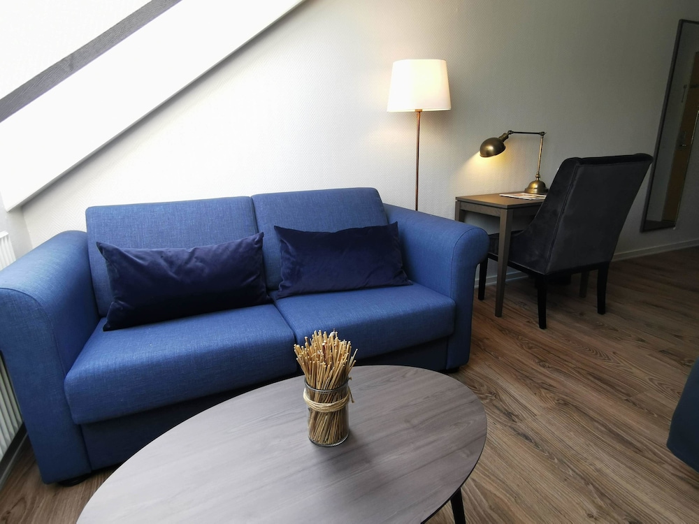 Family Room - Photo 6