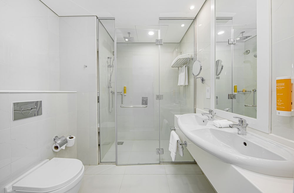 Twin Room - includes 20% off Food & Beverage (excluding in-room dinning) photo 2