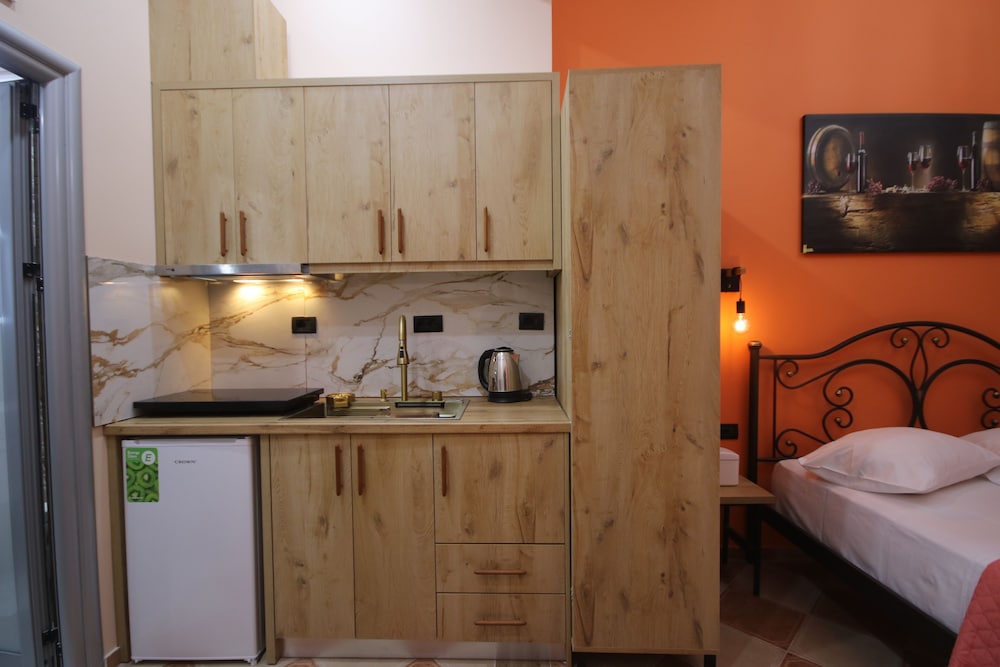 Deluxe Studio Suite, 1 Queen Bed with Sofa bed, Garden View, photo 6