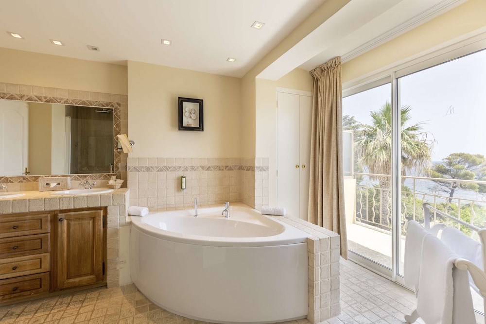 Suite, 1 King Bed, Terrace, Sea View - Photo 8