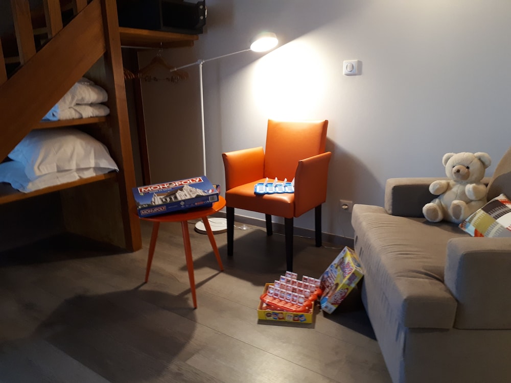 Family Room - Photo 4