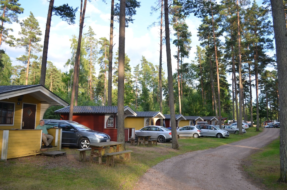 Basic Cabin, Shared Bathroom photo 2