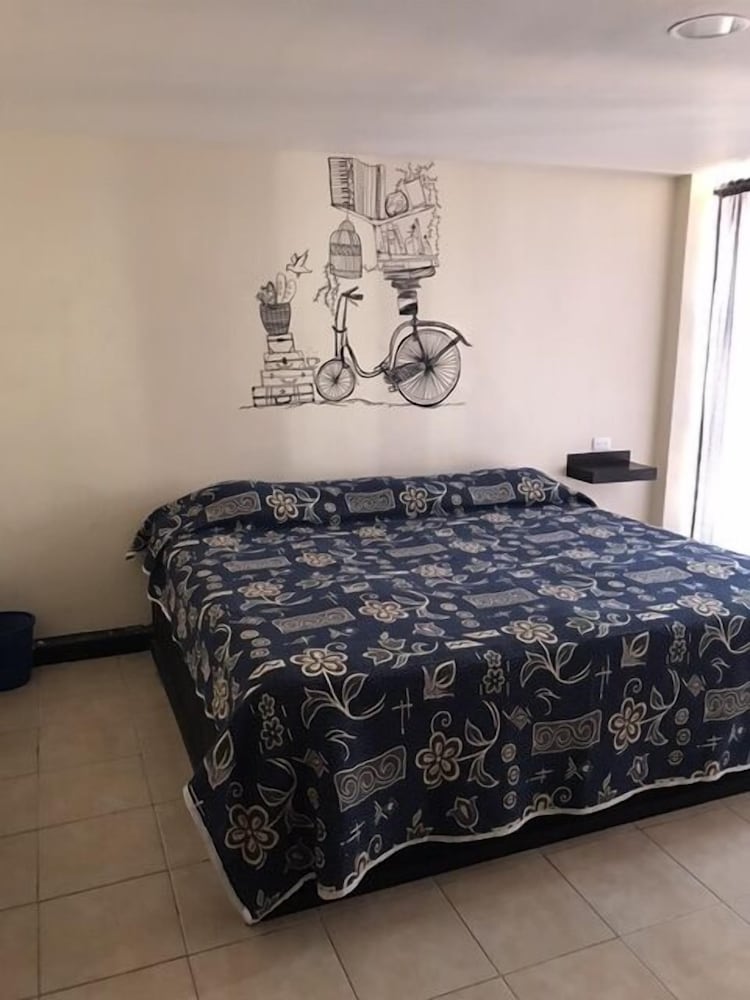 Deluxe Room, 1 King Bed photo 3