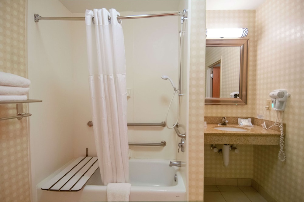 Room, 2 Queen Beds, Accessible - Photo 3
