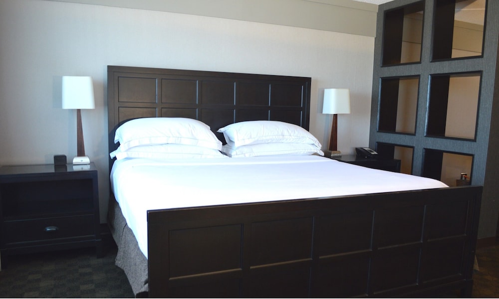 1 KING 1 BEDROOM SUITE EXEC LEVEL - SOAKER TUB - Photo 2