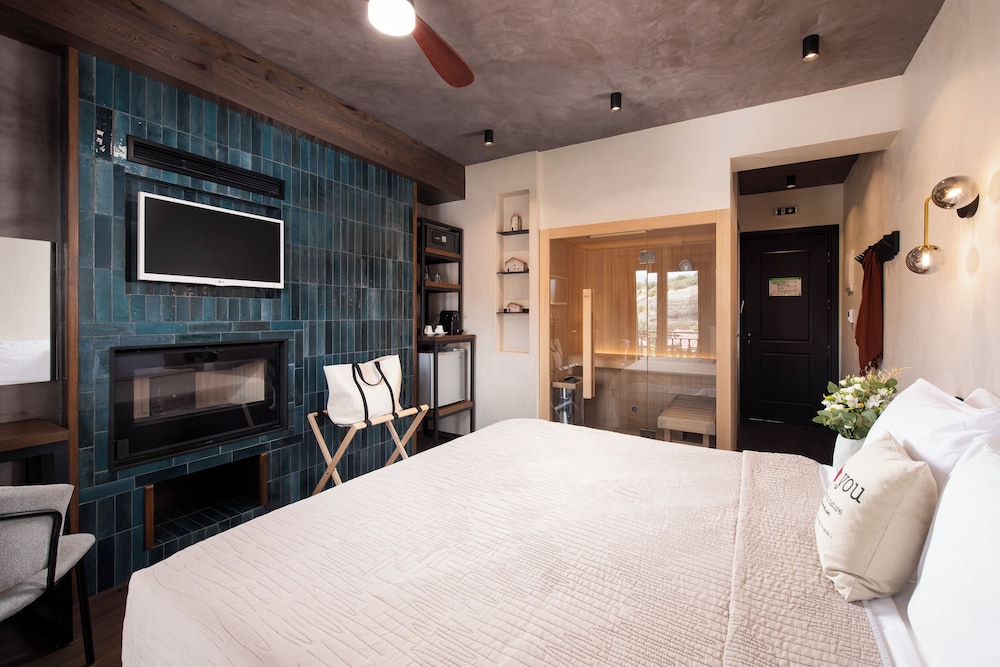 The Sauna Suite with Fireplace & Steam Shower photo 1