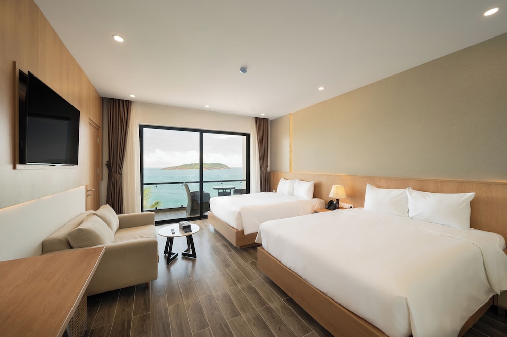 Deluxe Double or Twin Room, Balcony, Beach View