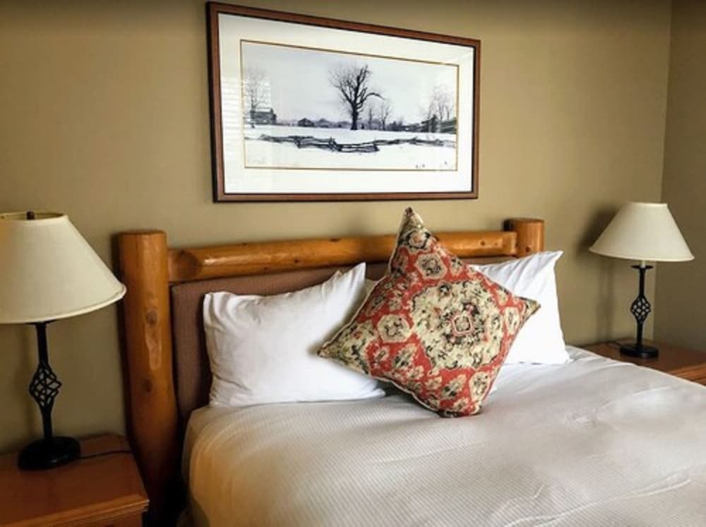 Suite, 1 King Bed with Sofa bed, Non Smoking photo 3