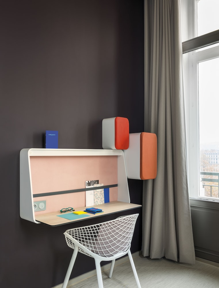 Premium room with Rhône view including self-service snacks and drinks at the Club thumbnail 5