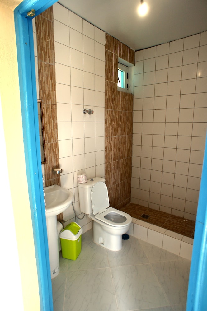 Triple Room, Multiple Beds, Non Smoking photo 3