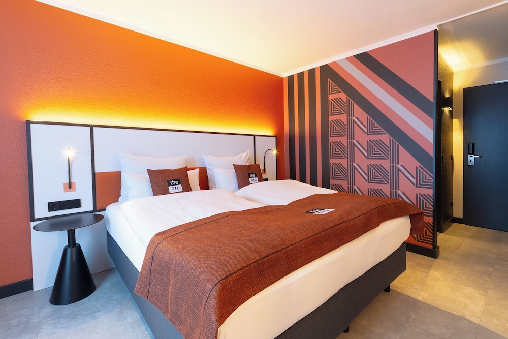 Premium Room, 1 Queen Bed - Photo 11