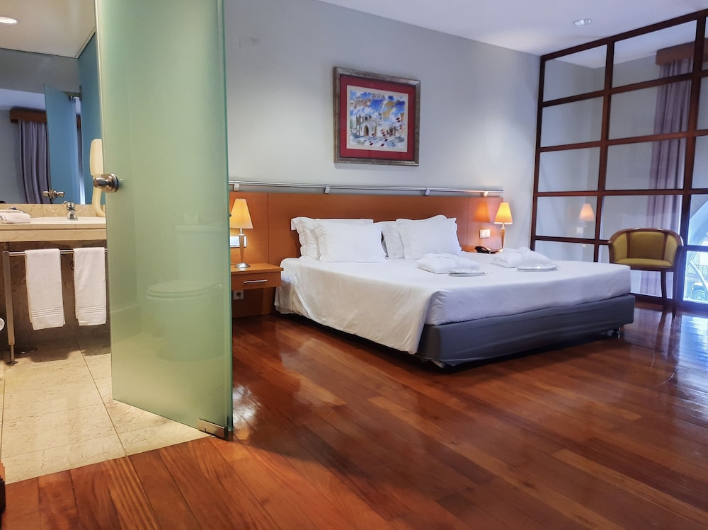 Deluxe Suite - Photo 8