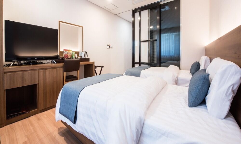 Premium Twin Room photo 2