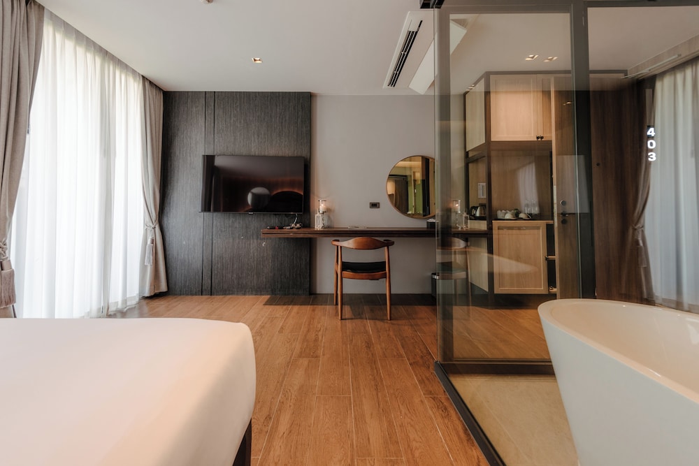 Superior Double Room, 1 King Bed, Non Smoking - Photo 6