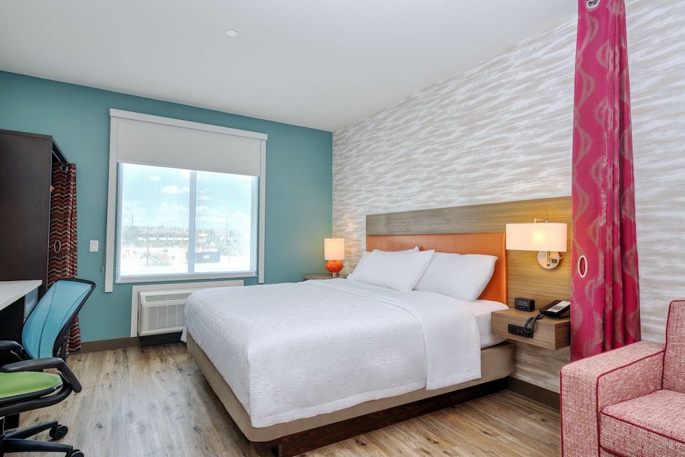 Studio, 1 King Bed, Accessible (Roll-In Shower) - Photo 1