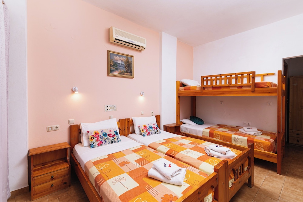 Quadruple Room, Balcony, Courtyard View