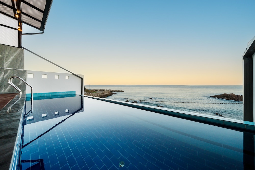 Basic Room, 2 Bedrooms (A201 – Ocean view & Pool villa) photo 1